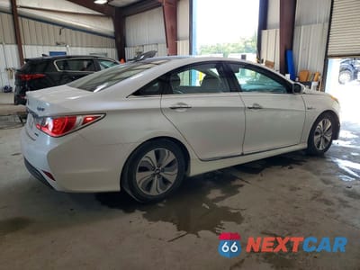Trzecie zdjęcie samochodu z tyłu: 2013 HYUNDAI SONATA HYBRID VIN:KMHEC4A43DA068147 - miniatura