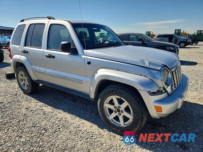 Czwarte zdjęcie samochodu z boku: 2005 JEEP LIBERTY LIMITED VIN:1J4GL58KX5W695465 - miniatura