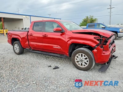Czwarte zdjęcie samochodu z boku: 2025 TOYOTA TACOMA VIN:3TYLB5JN9ST076478 - miniatura