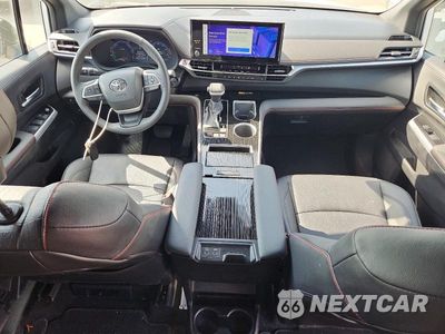 Zdjęcie 8 z 13 samochodu: 2025 TOYOTA SIENNA XSE VIN:5TDXRKEC4SS255396 - miniatura