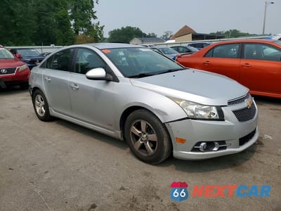 Czwarte zdjęcie samochodu z boku: 2013 CHEVROLET CRUZE LT VIN:1G1PC5SB3D7243082 - miniatura