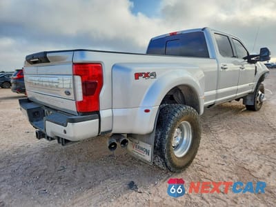 Trzecie zdjęcie samochodu z tyłu: 2019 FORD F350 SUPER DUTY VIN:1FT8W3DT1KEG40537 - miniatura