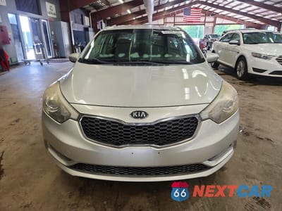 Piąte zdjęcie samochodu w środku: 2014 KIA FORTE LX VIN:KNAFX4A64E5220894 - miniatura