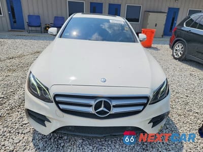Piąte zdjęcie samochodu w środku: 2017 MERCEDES-BENZ E 300 VIN:WDDZF4JB5HA074376 - miniatura