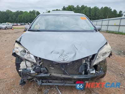 Piąte zdjęcie samochodu w środku: 2013 TOYOTA SIENNA XLE 8-PASSENGER VIN:5TDYK3DC9DS405263 - miniatura