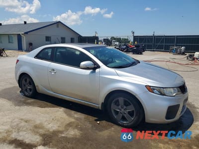 Czwarte zdjęcie samochodu z boku: 2010 KIA FORTE EX VIN:KNAFU6A24A5302264 - miniatura