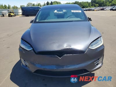 Piąte zdjęcie samochodu w środku: 2016 TESLA MODEL X VIN:5YJXCBE24GF005502 - miniatura