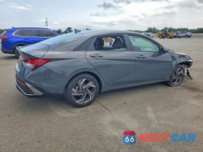 Trzecie zdjęcie samochodu z tyłu: 2025 HYUNDAI ELANTRA SEL SPORT VIN:KMHLM4DG2SU964459 - miniatura