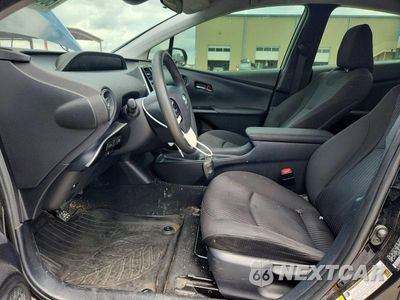 Zdjęcie 7 z 12 samochodu: 2017 TOYOTA PRIUS TWO ECO VIN:JTDKARFU7H3040106 - miniatura