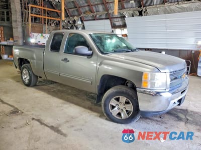 Czwarte zdjęcie samochodu z boku: 2013 CHEVROLET SILVERADO K1500 LT VIN:1GCRKSE7XDZ171617 - miniatura