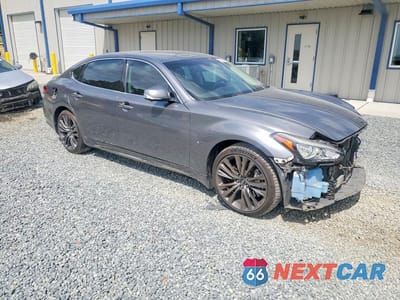 Czwarte zdjęcie samochodu z boku: 2018 INFINITI Q70L 3.7 LUXE VIN:JN1BY1PP0JM330342 - miniatura