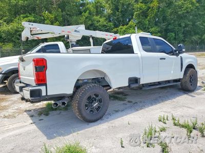 Trzecie zdjęcie samochodu z tyłu: 2025 FORD F350 SUPER DUTY VIN:1FT8X3BT8SEE09909 - miniatura