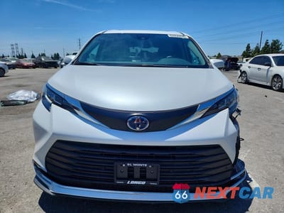 Piąte zdjęcie samochodu w środku: 2022 TOYOTA SIENNA XLE VIN:5TDJRKEC5NS095619 - miniatura