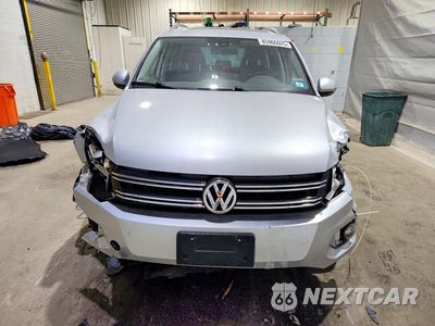 Piąte zdjęcie samochodu w środku: 2016 VOLKSWAGEN TIGUAN S VIN:WVGBV7AXXGW523401 - miniatura