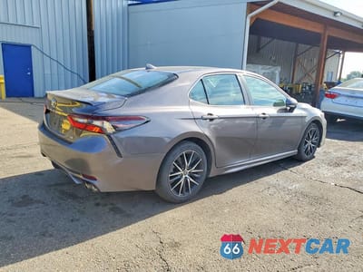 Trzecie zdjęcie samochodu z tyłu: 2023 TOYOTA CAMRY SE VIN:4T1G11AK3PU735359 - miniatura