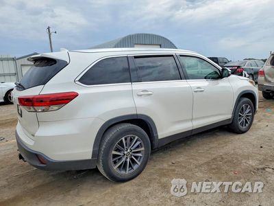 Trzecie zdjęcie samochodu z tyłu: 2019 TOYOTA HIGHLANDER XLE VIN:5TDKZRFH6KS569872 - miniatura