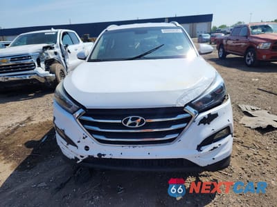 Piąte zdjęcie samochodu w środku: 2017 HYUNDAI TUCSON SE VIN:KM8J3CA47HU416836 - miniatura