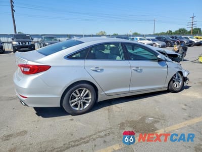 Trzecie zdjęcie samochodu z tyłu: 2015 HYUNDAI SONATA SE VIN:5NPE24AF5FH004664 - miniatura