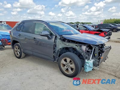 Czwarte zdjęcie samochodu z boku: 2023 TOYOTA RAV4 XLE VIN:2T3W1RFV0PC240557 - miniatura