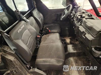 Piąte zdjęcie samochodu w środku: 2026 POLARIS RANGER CREW XP 1000 UTILITY VEHICLE VIN:4XARSU996T8284239 - miniatura