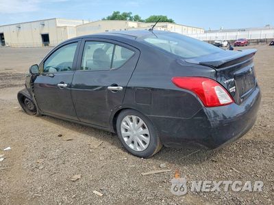 Trzecie zdjęcie samochodu z tyłu: 2013 NISSAN VERSA S/S PLUS/SV/SL VIN:3N1CN7AP3DL847237 - miniatura
