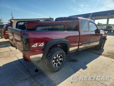 Trzecie zdjęcie samochodu z tyłu: 2005 CHEVROLET SILVERADO K2500 HEAVY DUTY VIN:1GCHK29235E160834 - miniatura