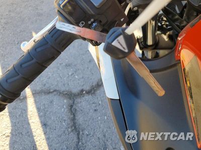 Zdjęcie 8 z 9 samochodu: 2023 KAWASAKI EX650 R VIN:ML5EXER12PDA88155 - miniatura