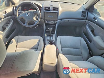 Zdjęcie 8 z 12 samochodu: 2005 HONDA ACCORD LX VIN:1HGCM56435A190548 - miniatura