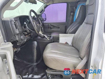 Zdjęcie 7 z 13 samochodu: 2019 CHEVROLET EXPRESS G2500 VIN:1GCWGAFG2K1366166 - miniatura