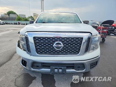 Piąte zdjęcie samochodu w środku: 2017 NISSAN TITAN SV VIN:1N6AA1R84HN558008 - miniatura