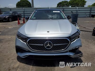 Piąte zdjęcie samochodu w środku: 2024 MERCEDES-BENZ E 350 4MATIC VIN:W1KLF4HB3RA011788 - miniatura