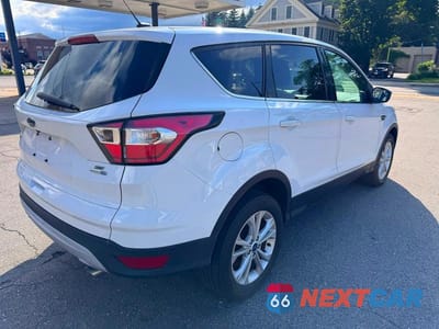 Czwarte zdjęcie samochodu z boku: 2017 FORD ESCAPE SE VIN:1FMCU9GD8HUC04625 - miniatura