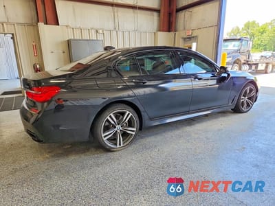 Trzecie zdjęcie samochodu z tyłu: 2019 BMW 750 XI VIN:WBA7F2C50KB239746 - miniatura