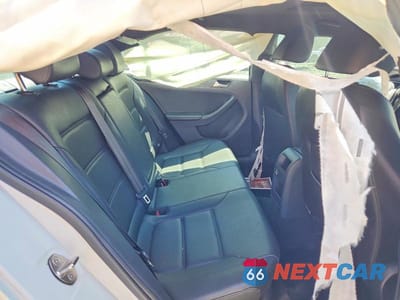 Zdjęcie 10 z 12 samochodu: 2018 VOLKSWAGEN JETTA SPORT VIN:3VWD17AJ8JM206550 - miniatura