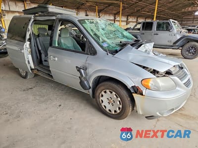 Czwarte zdjęcie samochodu z boku: 2005 DODGE GRAND CARAVAN SXT VIN:2D4GP44LX5R392796 - miniatura