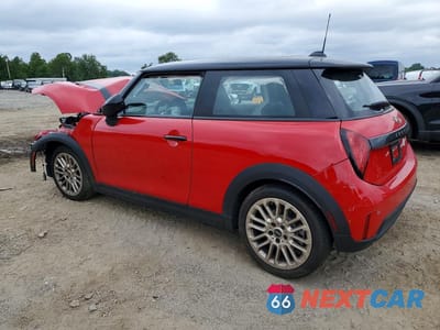 Drugie zdjęcie samochodu z przodu: 2025 MINI COOPER BASE VIN:WMW13GD00S2W42463 - miniatura