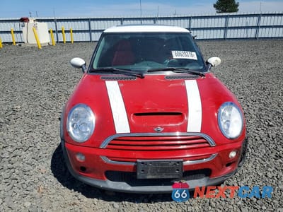 Piąte zdjęcie samochodu w środku: 2003 MINI COOPER S VIN:WMWRE33473TD61866 - miniatura