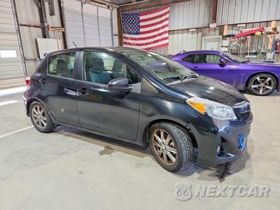 Czwarte zdjęcie samochodu z boku: 2014 TOYOTA YARIS 5-DOOR SE VIN:JTDKTUD31ED580273 - miniatura