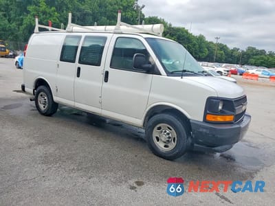 Czwarte zdjęcie samochodu z boku: 2017 CHEVROLET EXPRESS G2500 VIN:1GCWGAFFXH1189821 - miniatura