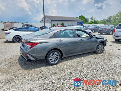 Trzecie zdjęcie samochodu z tyłu: 2024 HYUNDAI ELANTRA SEL VIN:KMHLM4DG4RU664755 - miniatura