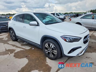 Czwarte zdjęcie samochodu z boku: 2025 MERCEDES-BENZ GLA 250 VIN:W1N4N4GB6SJ636378 - miniatura