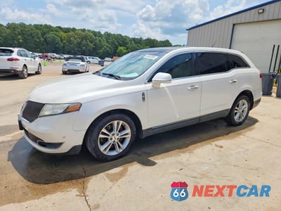 2014 LINCOLN MKT 2LMHJ5AT7EBL55467 - główne zdjęcie licytacji z USA - miniatura