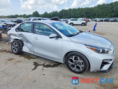 Czwarte zdjęcie samochodu z boku: 2021 KIA FORTE LXS VIN:3KPF24AD9ME376075 - miniatura