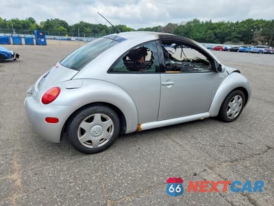 Trzecie zdjęcie samochodu z tyłu: 2001 VOLKSWAGEN NEW BEETLE GLX VIN:3VWDC21C41M402757 - miniatura