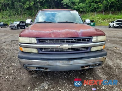 Piąte zdjęcie samochodu w środku: 2002 CHEVROLET SILVERADO K1500 VIN:1GCEK19T72E210913 - miniatura