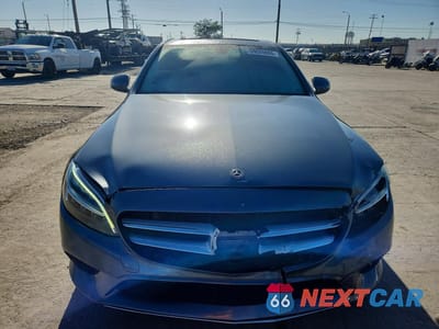 Piąte zdjęcie samochodu w środku: 2019 MERCEDES-BENZ C 300 VIN:55SWF8DB1KU286799 - miniatura