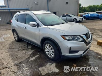 Czwarte zdjęcie samochodu z boku: 2018 NISSAN ROGUE SV VIN:KNMAT2MTXJP590695 - miniatura