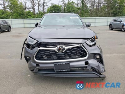 Piąte zdjęcie samochodu w środku: 2021 TOYOTA HIGHLANDER LE VIN:5TDBZRBH0MS143328 - miniatura