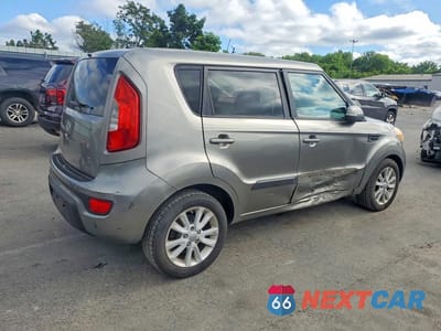 Trzecie zdjęcie samochodu z tyłu: 2013 KIA SOUL + VIN:KNDJT2A6XD7561703 - miniatura