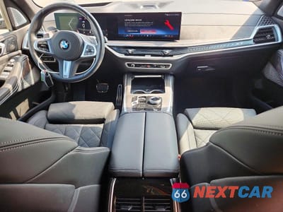 Zdjęcie 8 z 14 samochodu: 2025 BMW X7 XDRIVE40I VIN:5UX23EM06S9X05857 - miniatura